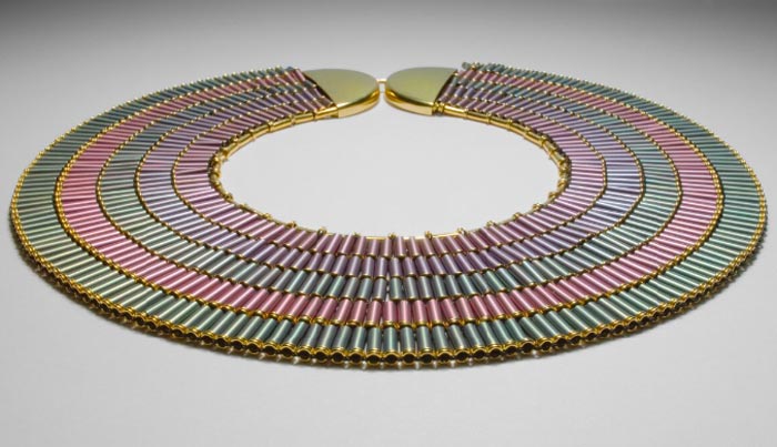 Collier inspiré par ceux de l'Egypte ancienne de Helena Hedman au musée National